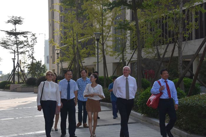 澳大利亚西悉尼大学校长barney glover教授一行访问福州八中 - 福建省